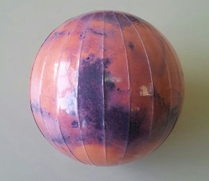 Globo marciano construido con una esfera de porexpán